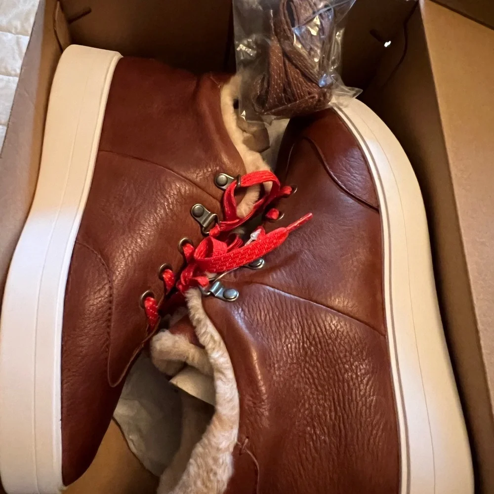 Clarks womans Red and Brown Fur-Lined Sneakers with extra brown laces included - Picture 9 of 10